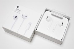 Оригінальні навушники Apple EarPods Lightning з пультом Д / У (MMTN2)